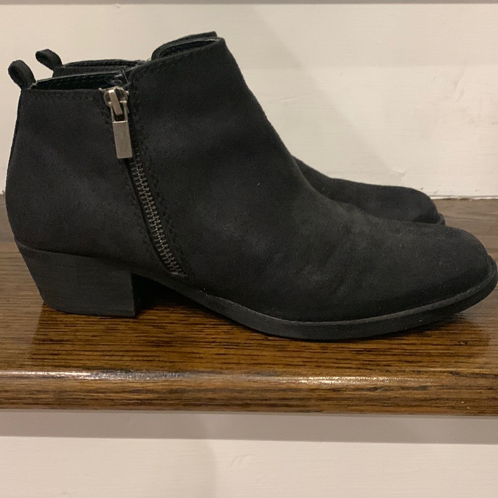 Carlos Santana womens booties. Size 9.5 good condition. Suede